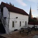 Swan Inn, Heathrow Airport
